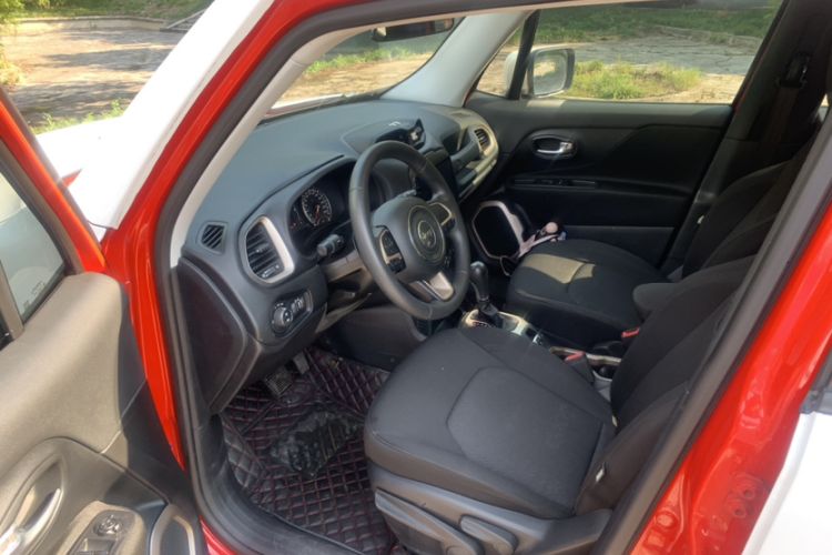 Used Jeep Renegade 2018 Connected Large Screen Version 180T Automatic High-Energy Edition Interior 2