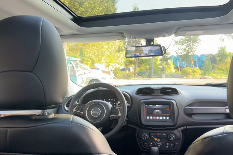Used Jeep Renegade 2018 Connected Large Screen Version 180T Automatic High-Energy Edition Interior 2