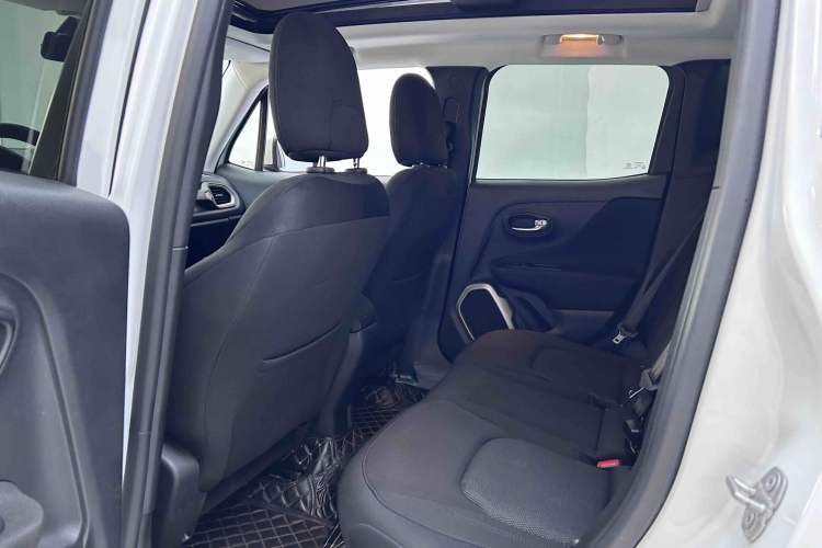 Used Jeep Renegade 2018 Connected Large Screen Version 180T Automatic High-Energy Edition Interior 2