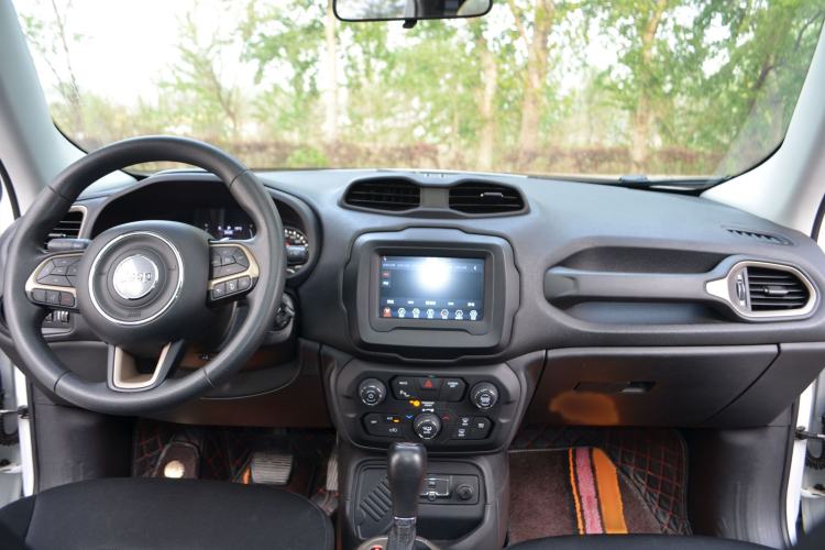 Used Jeep Renegade 2018 Connected Large Screen Version 180T Automatic High-Energy Edition Interior 2