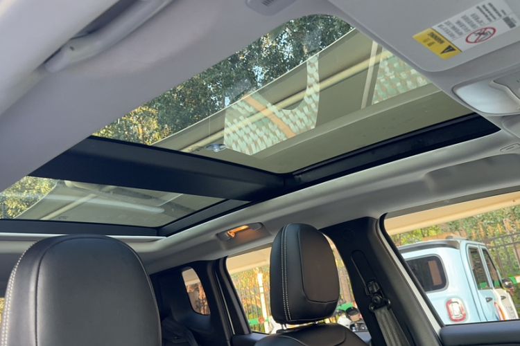 Used Jeep Renegade 2018 Connected Large Screen Version 180T Automatic High-Energy Edition Interior 3