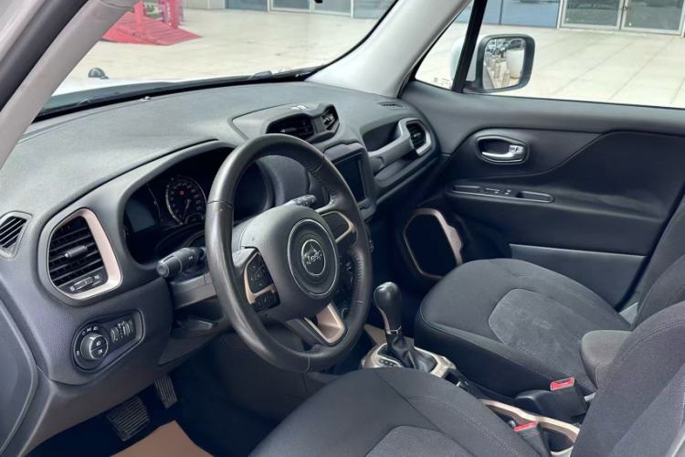 Used Jeep Renegade 2018 Connected Large Screen Version 180T Automatic Jingneng Version Interior 3