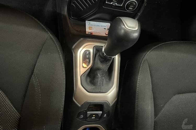 Used Jeep Renegade 2018 Connected Large Screen Version 180T Automatic Kinetic Edition+ Interior 3
