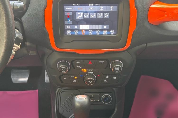 Used Jeep Renegade 2018 Connected Large Screen Version 180T Automatic Kinetic Edition+ Interior 3