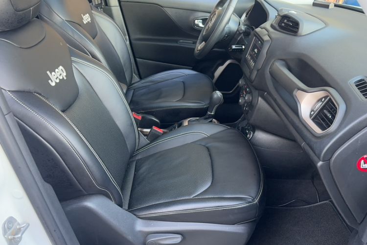 Used Jeep Renegade 2018 Connected Large Screen Version 180T Automatic High-Energy Edition Interior 4