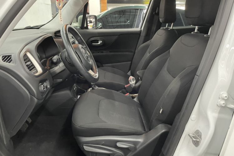 Used Jeep Renegade 2018 Connected Large Screen Version 180T Automatic Kinetic Edition+ Interior 4