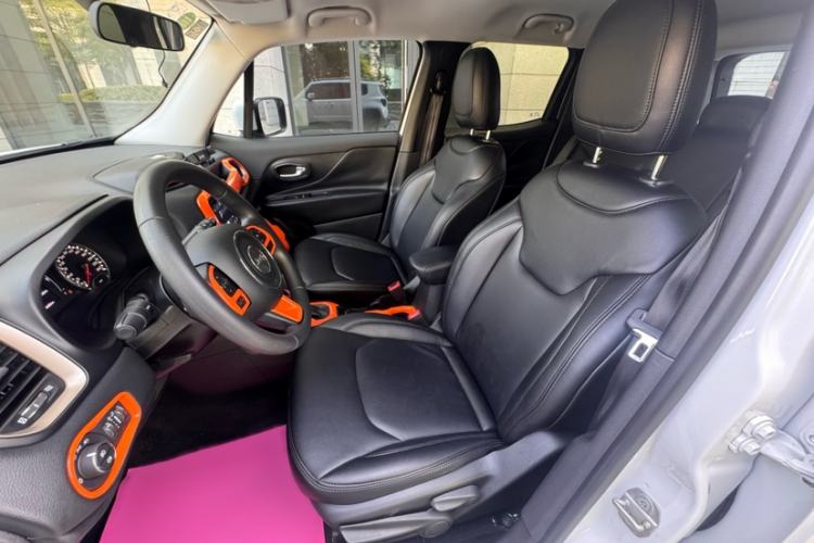 Used Jeep Renegade 2018 Connected Large Screen Version 180T Automatic Kinetic Edition+ Interior 4