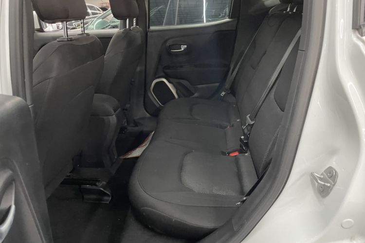 Used Jeep Renegade 2018 Connected Large Screen Version 180T Automatic Kinetic Edition+ Interior 5