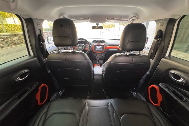 Used Jeep Renegade 2018 Connected Large Screen Version 180T Automatic Kinetic Edition+ Interior 5