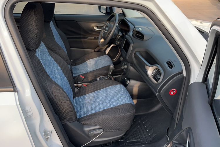 Used Jeep Renegade 2018 Connected Large Screen Version 180T Automatic High-Energy Edition Interior 6