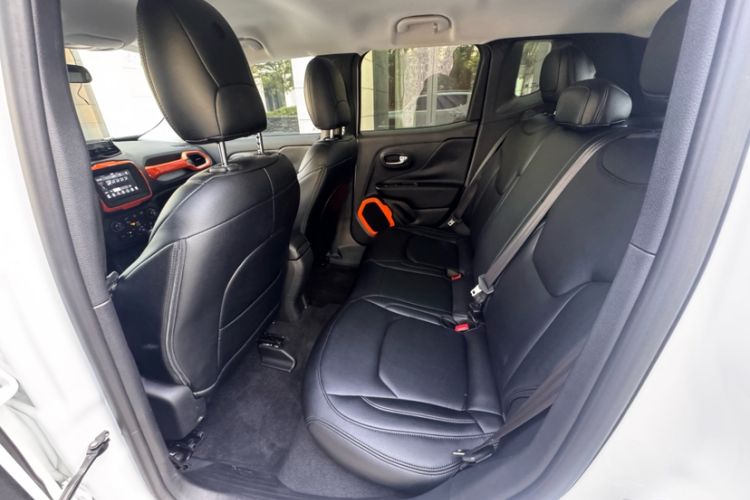 Used Jeep Renegade 2018 Connected Large Screen Version 180T Automatic Kinetic Edition+ Interior 6