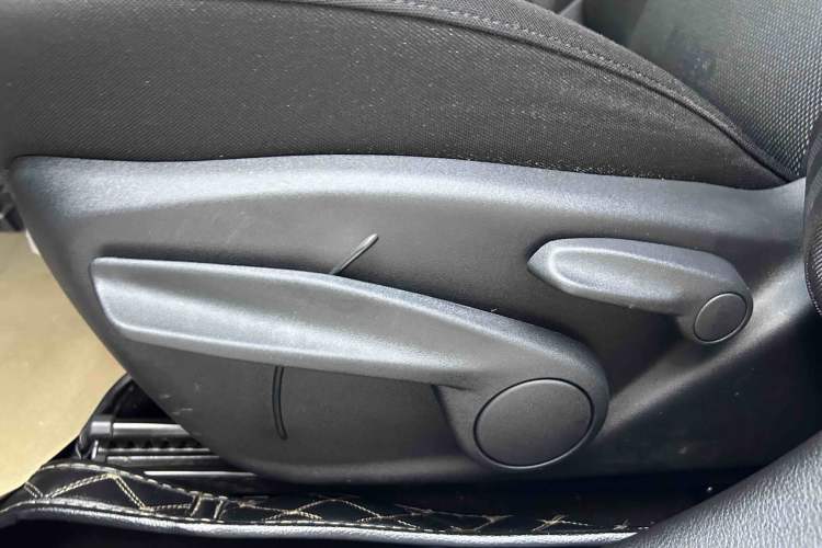 Used Jeep Renegade 2018 Connected Large Screen Version 180T Automatic High-Energy Edition Interior 7