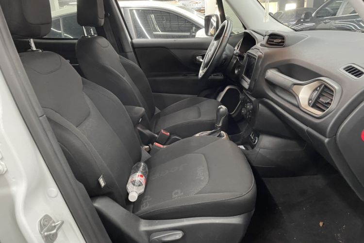 Used Jeep Renegade 2018 Connected Large Screen Version 180T Automatic Kinetic Edition+ Interior 7