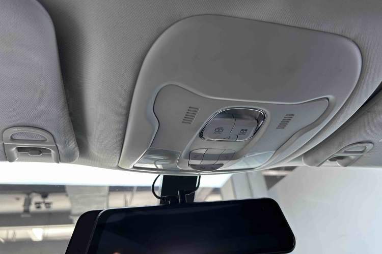 Used Jeep Renegade 2018 Connected Large Screen Version 180T Automatic High-Energy Edition Interior 8