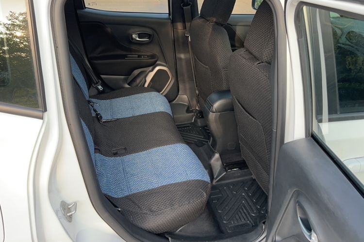 Used Jeep Renegade 2018 Connected Large Screen Version 180T Automatic High-Energy Edition Interior 8