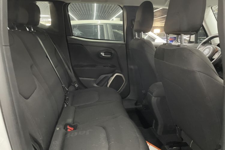 Used Jeep Renegade 2018 Connected Large Screen Version 180T Automatic Kinetic Edition+ Interior 8