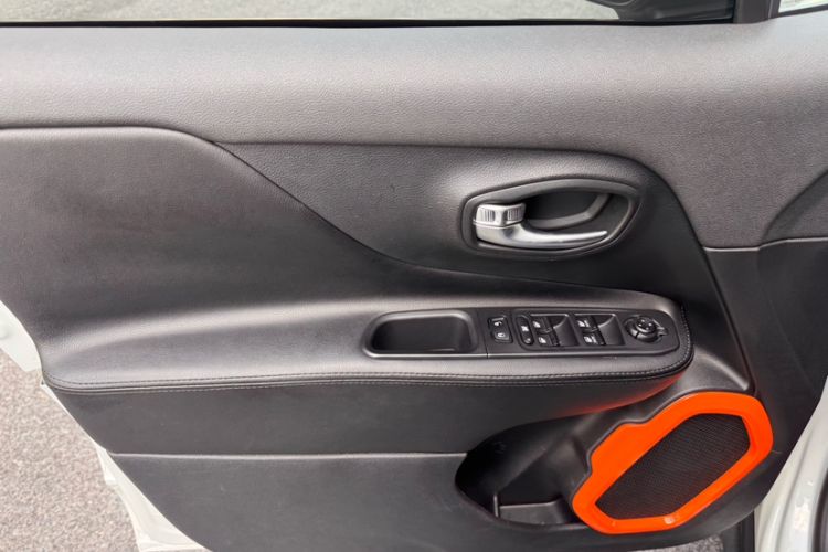 Used Jeep Renegade 2018 Connected Large Screen Version 180T Automatic Kinetic Edition+ Interior 9