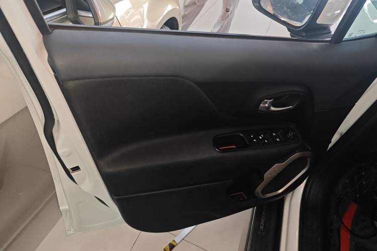 Used Jeep Renegade 2018 Connected Large Screen Version 180T Automatic High-Energy Edition Left Front Door Interior