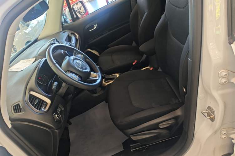 Used Jeep Renegade 2018 Connected Large Screen Version 180T Automatic High-Energy Edition Left Front Seat