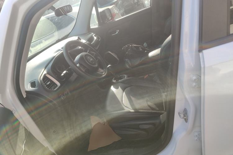 Used Jeep Renegade 2018 Connected Large Screen Version 180T Automatic High-Energy Edition Left Front Seat