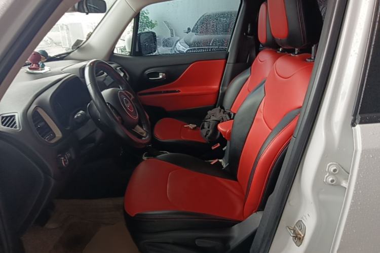 Used Jeep Renegade 2018 Connected Large Screen Version 180T Automatic Jingneng Version Left Front Seat