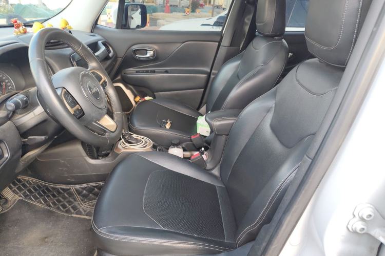 Used Jeep Renegade 2018 Connected Large Screen Version 180T Automatic Jingneng Version Left Front Seat
