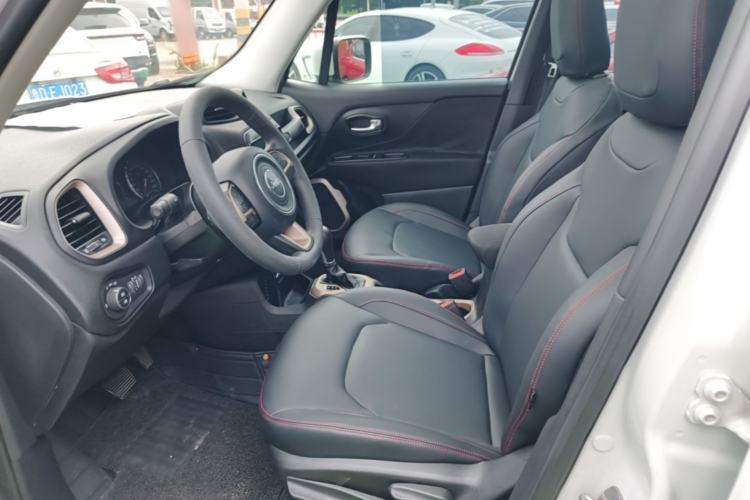 Used Jeep Renegade 2018 Connected Large Screen Version 180T Automatic High-Energy Edition Left Front Seat