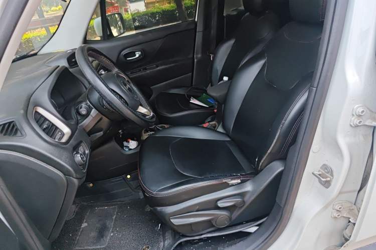 Used Jeep Renegade 2018 Connected Large Screen Version 180T Automatic High-Energy Edition Left Front Seat