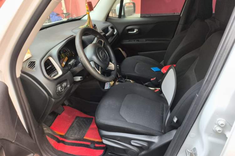 Used Jeep Renegade 2018 Connected Large Screen Version 180T Automatic High-Energy Edition Left Front Seat