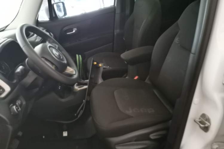 Used Jeep Renegade 2018 Connected Large Screen Version 180T Automatic High-Energy Edition Left Front Seat
