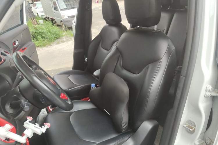 Used Jeep Renegade 2018 Connected Large Screen Version 180T Automatic Jingneng Version Left Front Seat