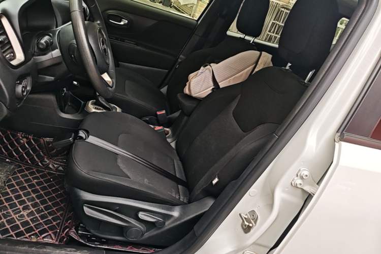 Used Jeep Renegade 2018 Connected Large Screen Version 180T Automatic High-Energy Edition Left Front Seat
