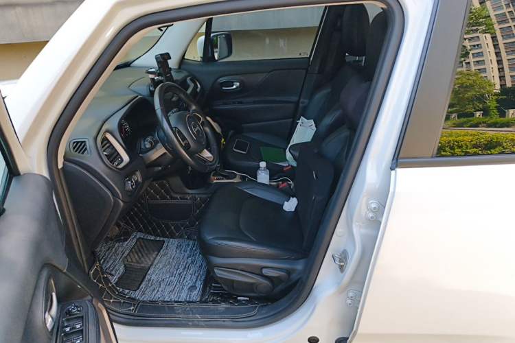 Used Jeep Renegade 2018 Connected Large Screen Version 180T Automatic Jingneng Version Left Front Seat