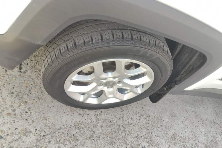 Used Jeep Renegade 2018 Connected Large Screen Version 180T Automatic High-Energy Edition Left Front Wheel Hub