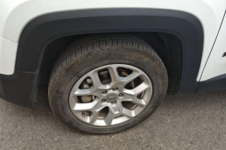 Used Jeep Renegade 2018 Connected Large Screen Version 180T Automatic High-Energy Edition Left Front Wheel Hub