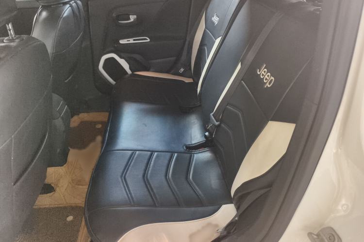 Used Jeep Renegade 2018 Connected Large Screen Version 180T Automatic High-Energy Edition Left Rear Seat