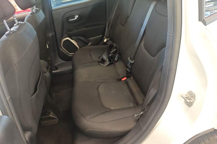Used Jeep Renegade 2018 Connected Large Screen Version 180T Automatic High-Energy Edition Left Rear Seat