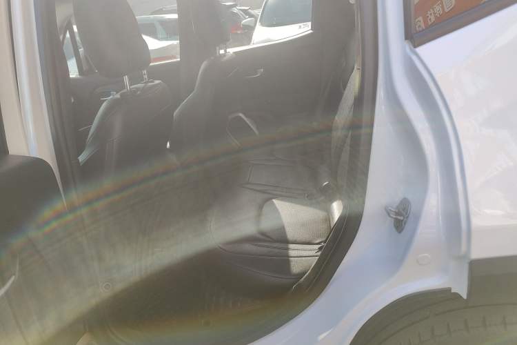 Used Jeep Renegade 2018 Connected Large Screen Version 180T Automatic High-Energy Edition Left Rear Seat
