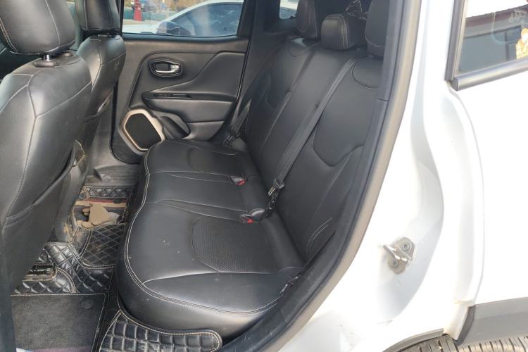 Used Jeep Renegade 2018 Connected Large Screen Version 180T Automatic Jingneng Version Left Rear Seat