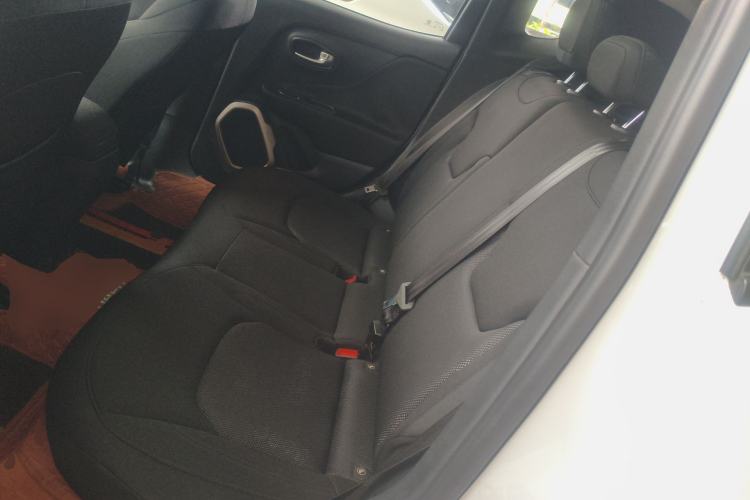 Used Jeep Renegade 2018 Connected Large Screen Version 180T Automatic High-Energy Edition Left Rear Seat