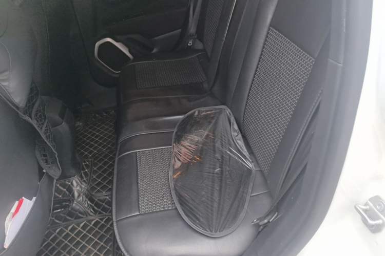 Used Jeep Renegade 2018 Connected Large Screen Version 180T Automatic High-Energy Edition Left Rear Seat