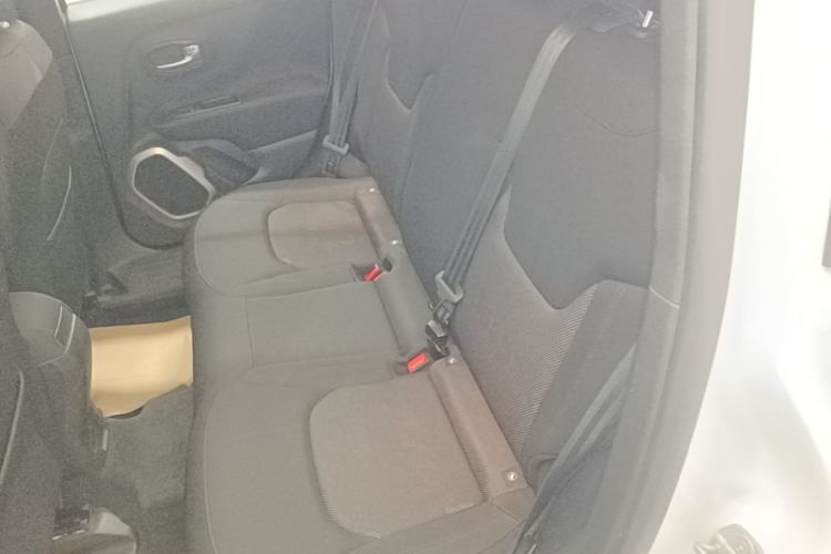 Used Jeep Renegade 2018 Connected Large Screen Version 180T Automatic Jingneng Version Left Rear Seat