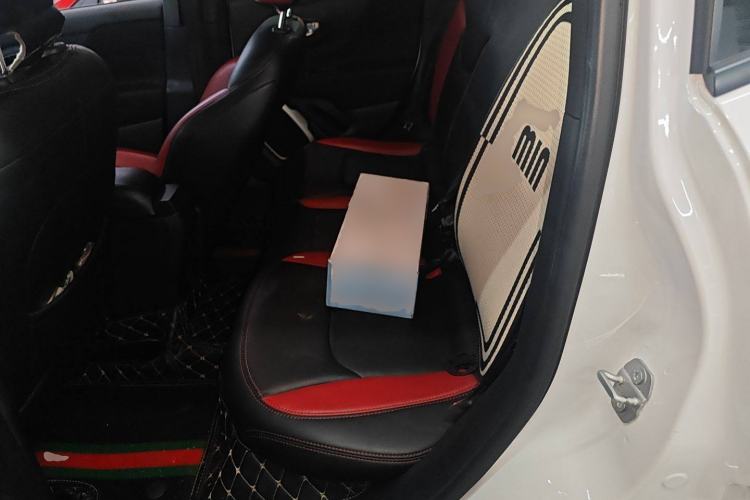 Used Jeep Renegade 2018 Connected Large Screen Version 180T Automatic High-Energy Edition Left Rear Seat
