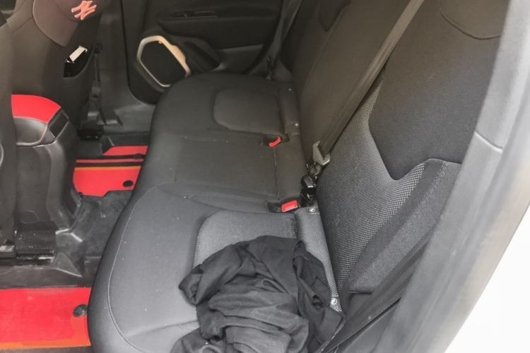 Used Jeep Renegade 2018 Connected Large Screen Version 180T Automatic High-Energy Edition Left Rear Seat