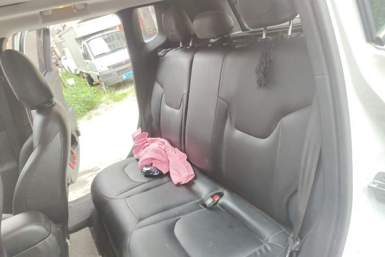 Used Jeep Renegade 2018 Connected Large Screen Version 180T Automatic Jingneng Version Left Rear Seat