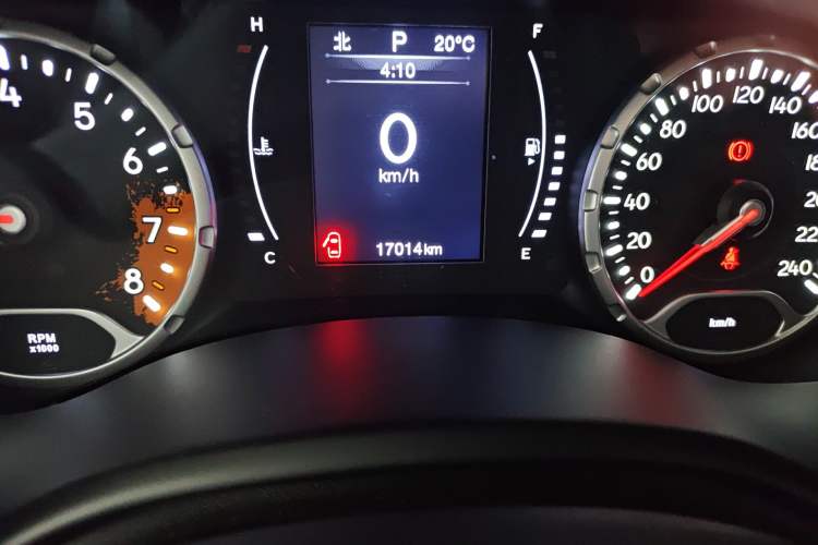 Used Jeep Renegade 2018 Connected Large Screen Version 180T Automatic High-Energy Edition Odometer Close Up