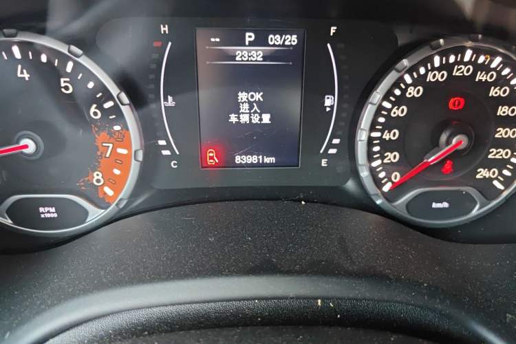 Used Jeep Renegade 2018 Connected Large Screen Version 180T Automatic High-Energy Edition Odometer Close Up