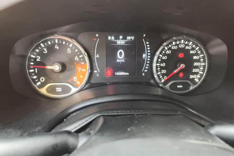 Used Jeep Renegade 2018 Connected Large Screen Version 180T Automatic High-Energy Edition Odometer Close Up