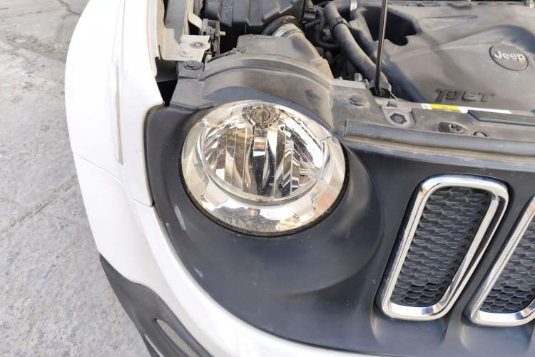 Used Jeep Renegade 2018 Connected Large Screen Version 180T Automatic Jingneng Version Right Front Headlight