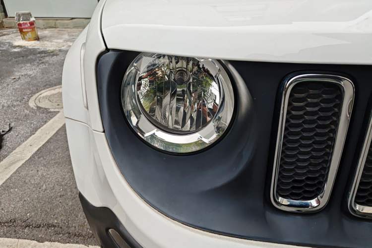 Used Jeep Renegade 2018 Connected Large Screen Version 180T Automatic High-Energy Edition Right Front Headlight